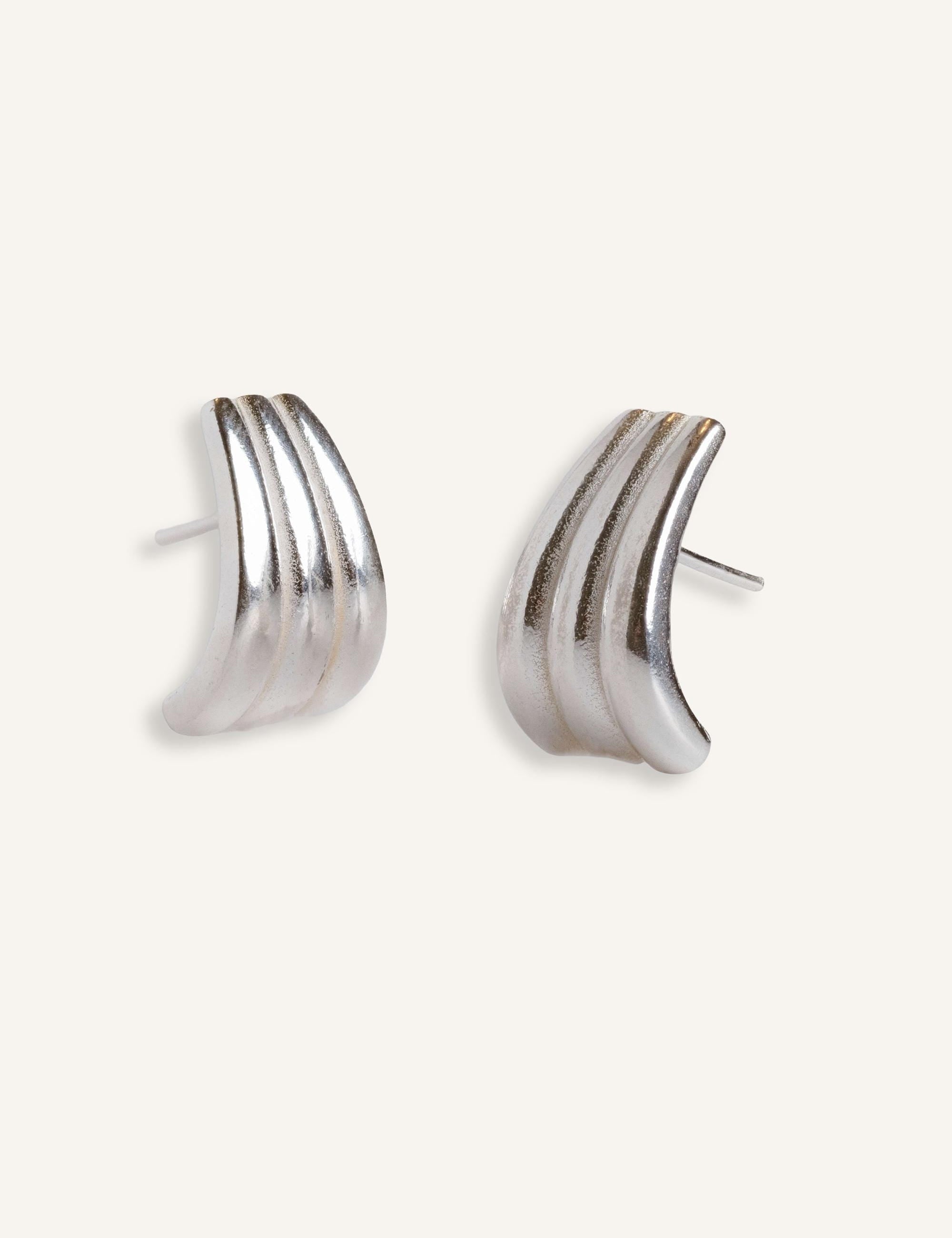 Chunky 925 sterling silver ribbed stud earrings with wave design