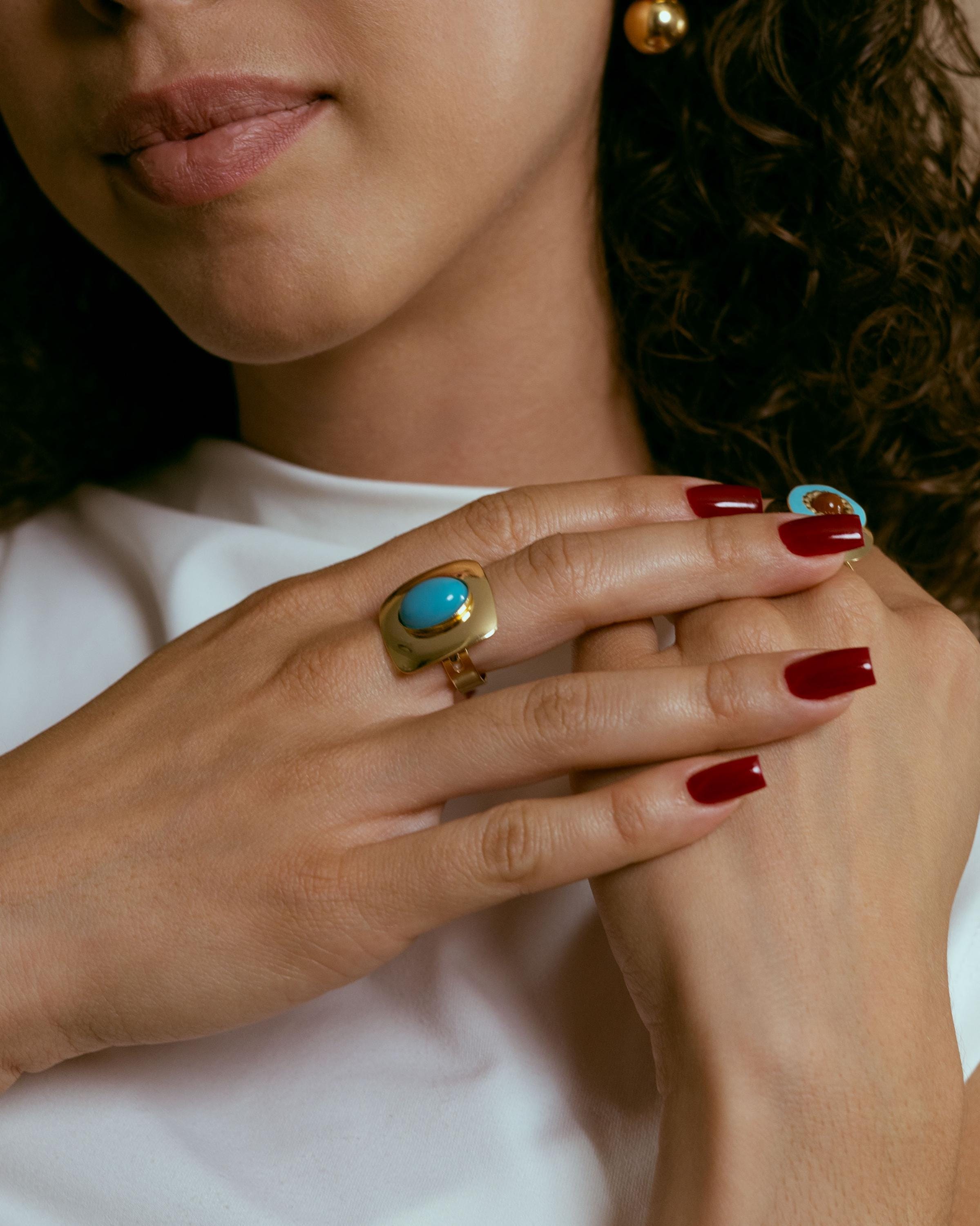 Statement Ring gold plated – Bold Turquoise Oval Adjustable Ring | Retro Style by Loon Concept