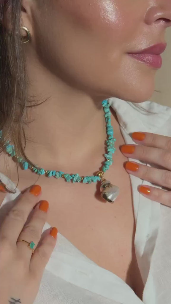 Turquoise Chip Necklace with Shell Pendant – Natural Beaded Choker | Loon Concept