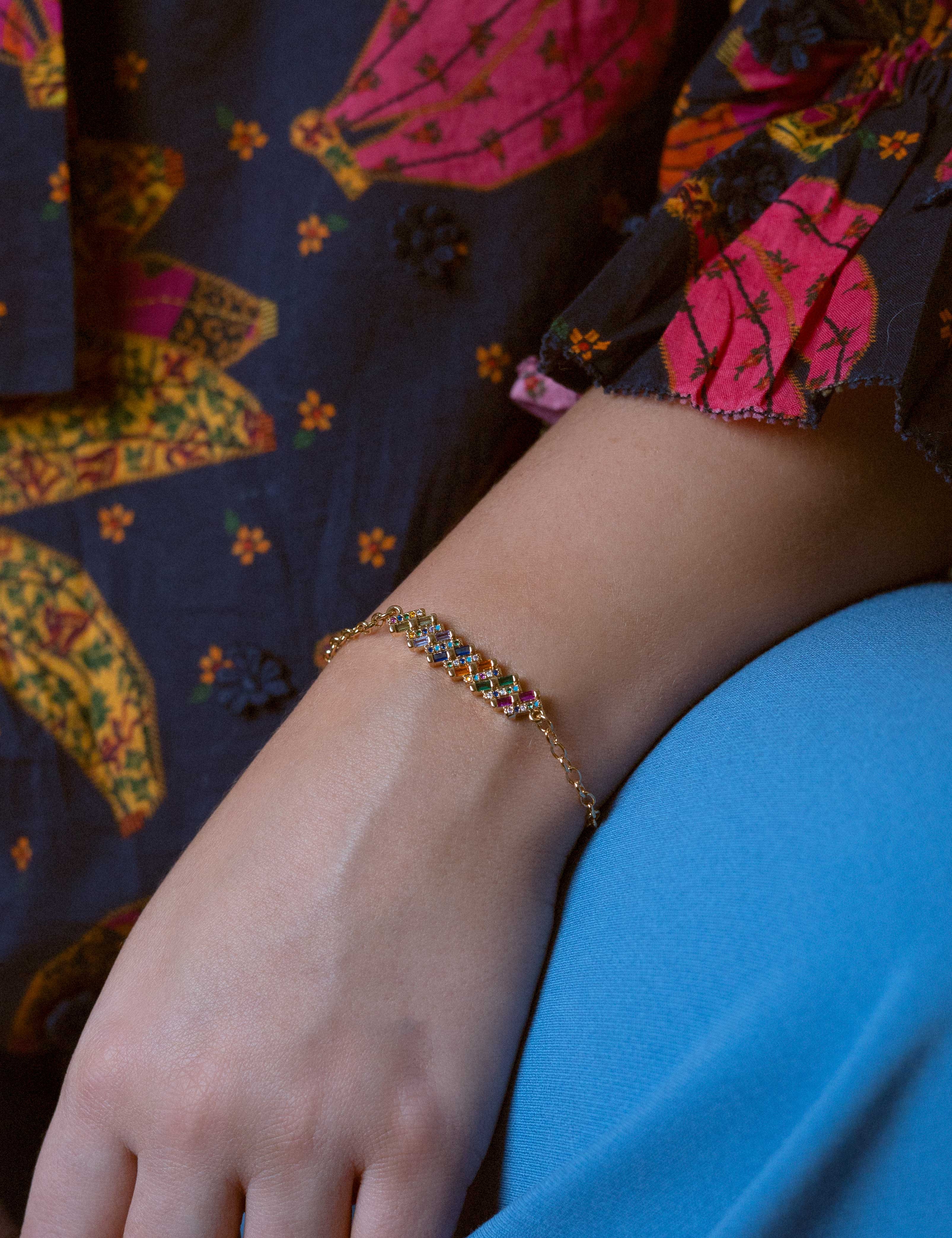 Slim gold-dipped bracelet with colored crystals, designed for a delicate and refined look.