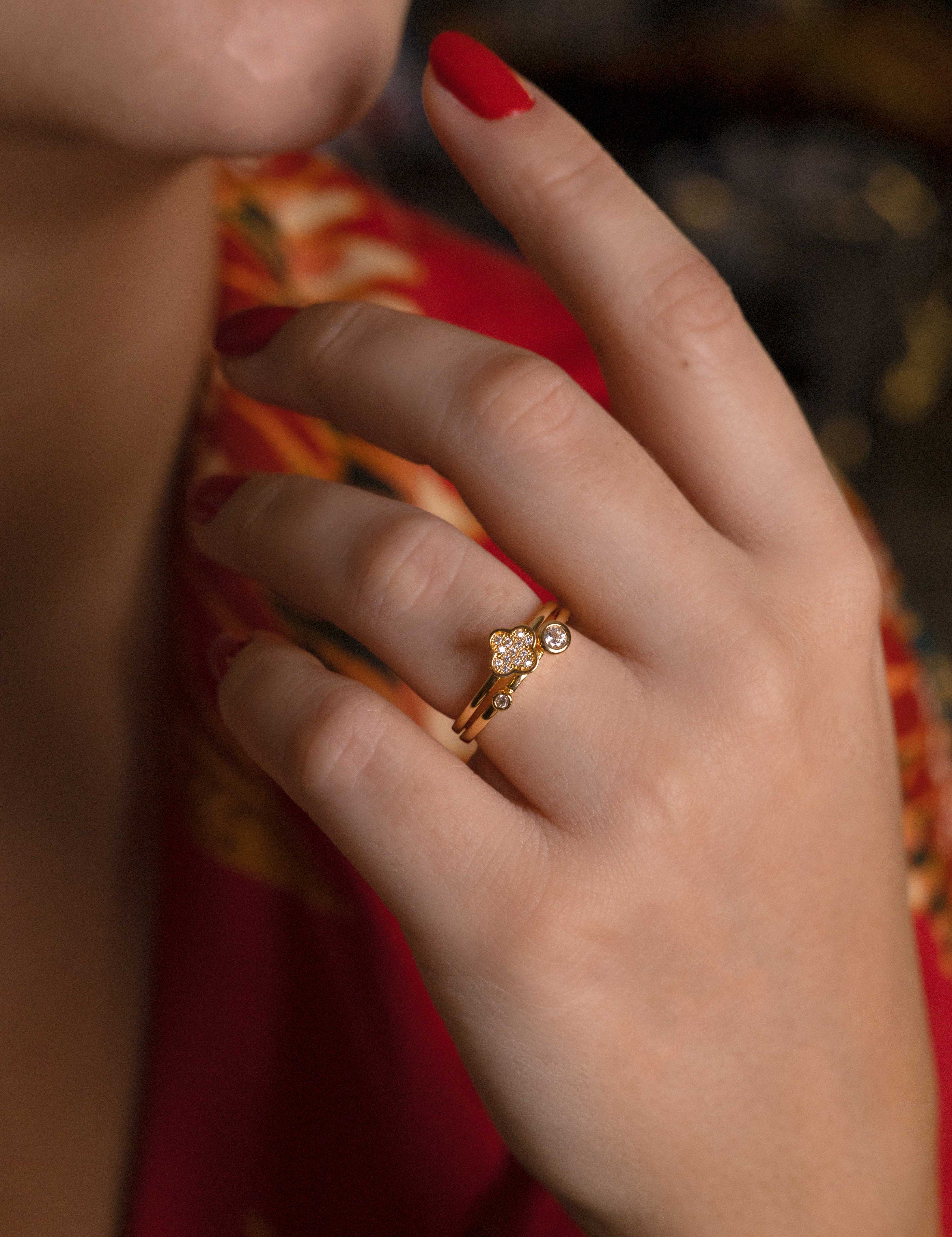 London ring with adjustable rings jewelry and dainty diamond ring, a timeless and chic accessory.