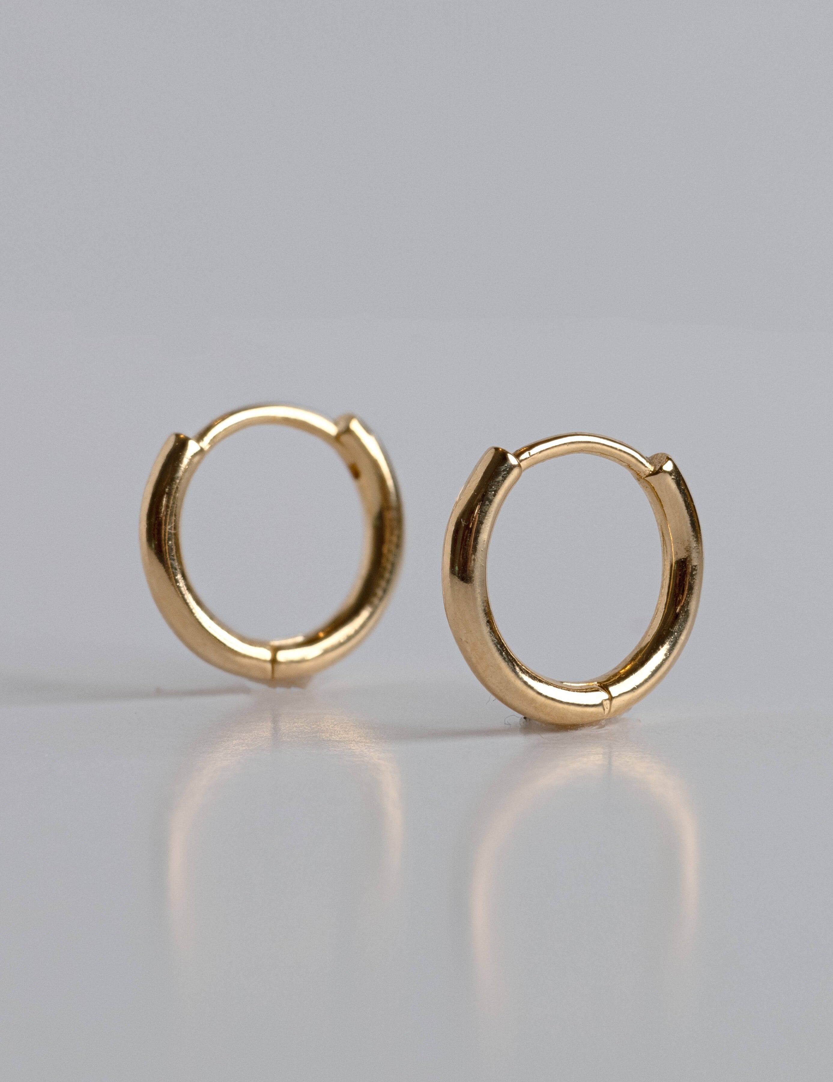 Summer earrings with gold hoop earring set and small dangle earrings, a timeless and chic accessory.