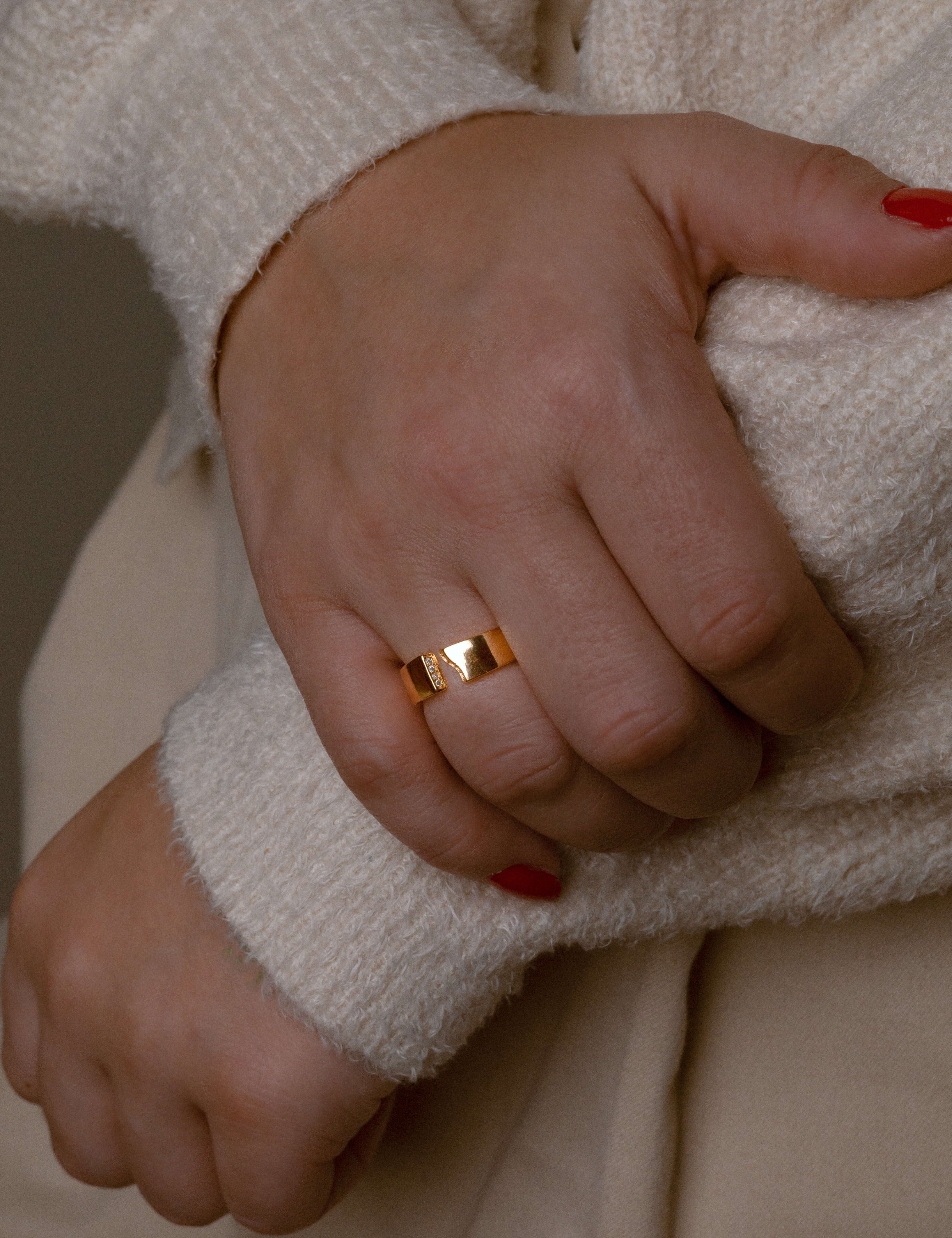 Minimalist 14K gold ring, perfect for fans of gold bow rings