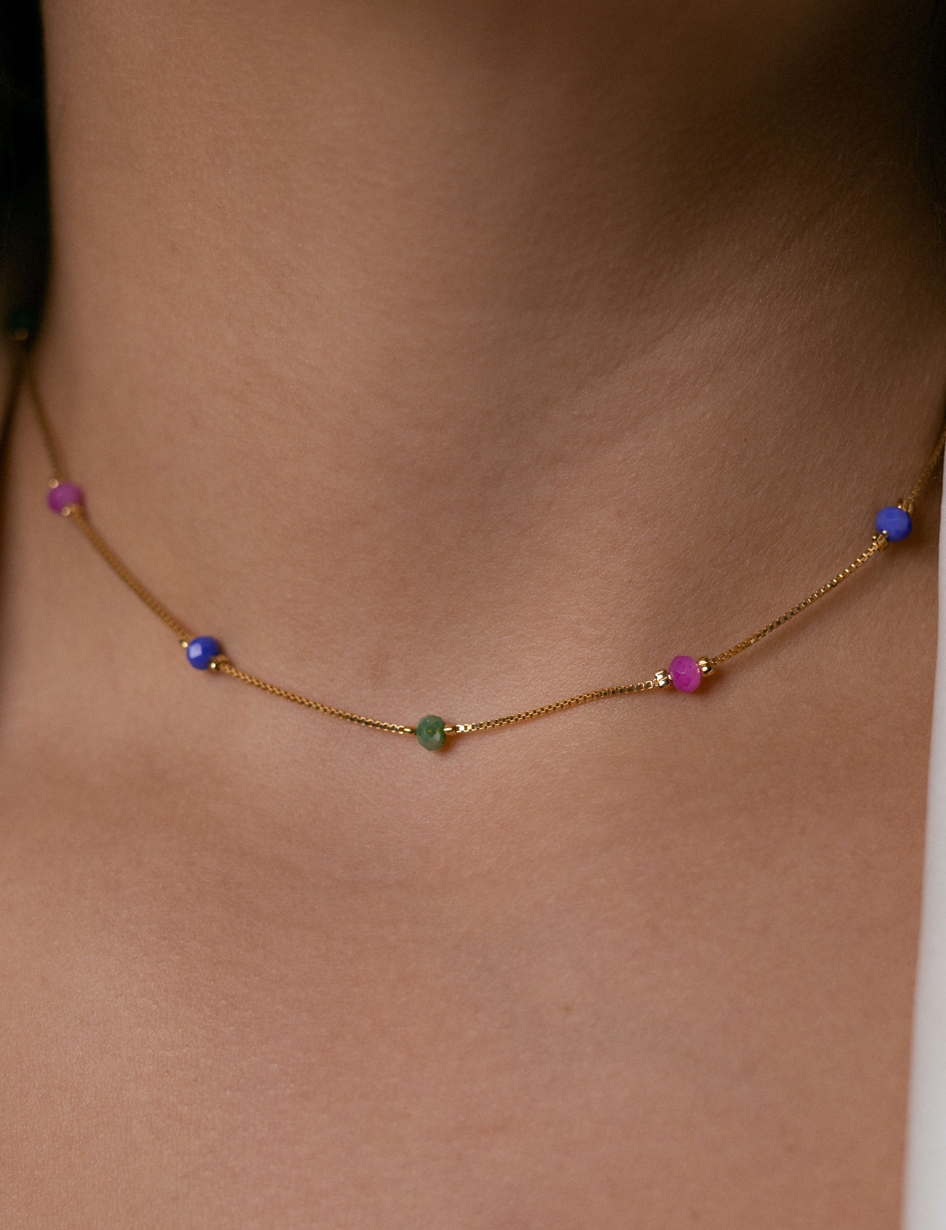 Gold pearl choker necklace with a delicate chain, minimalist and non-tarnishing design"